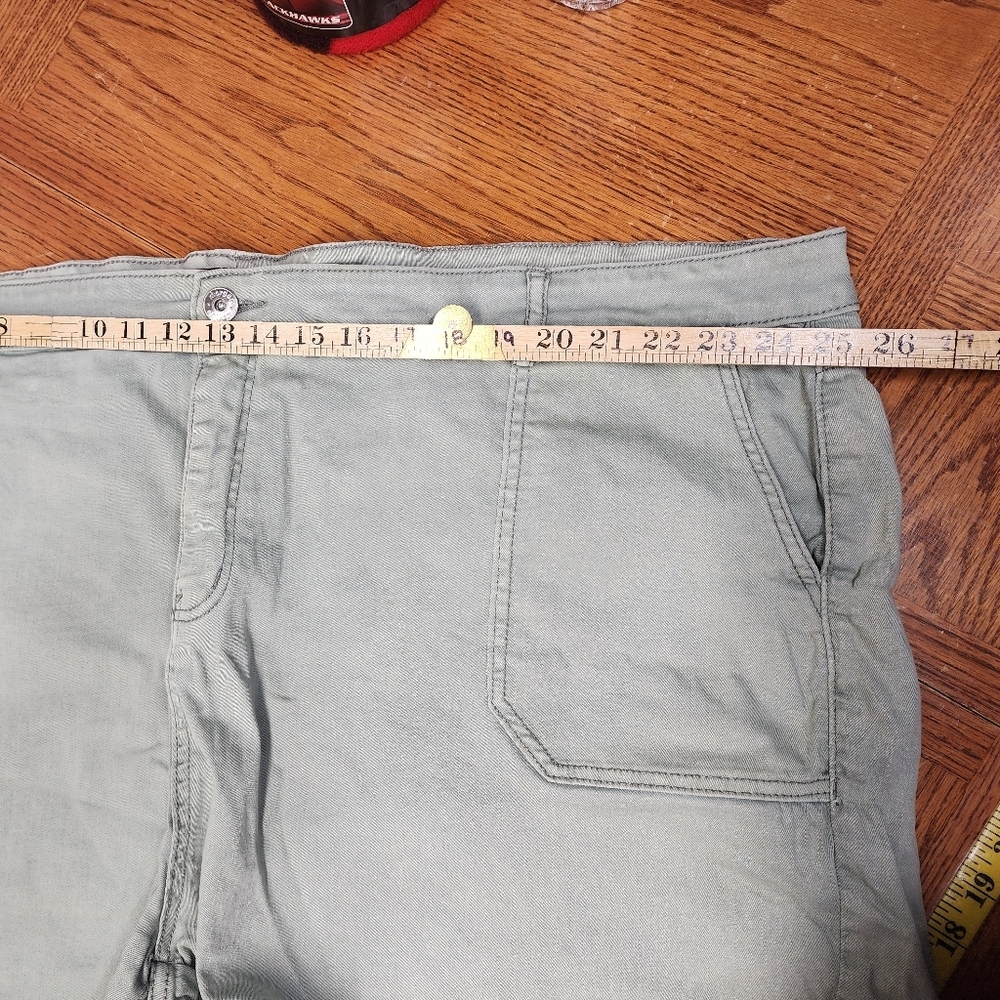 Morgan & Walker Olive Green Denim Shorts Plus Size 28 - Picture 3 of 7
